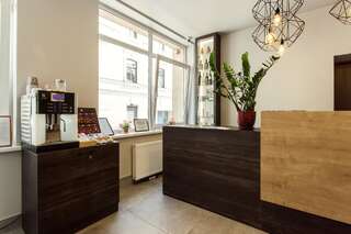 Хостелы Old Town Trio Hostel Rooms Вильнюс Двухместный номер с 2 отдельными кроватями и общей ванной комнатой-10