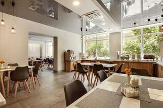 Хостелы Old Town Trio Hostel Rooms Вильнюс Двухместный номер с 2 отдельными кроватями и общей ванной комнатой-13