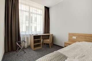 Хостелы Old Town Trio Hostel Rooms Вильнюс Двухместный номер с 2 отдельными кроватями и общей ванной комнатой-3